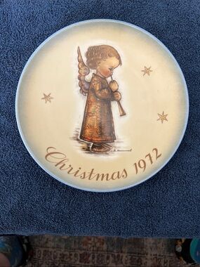 Hummel Christmas 1972 Angel Plate in Cream and Brown